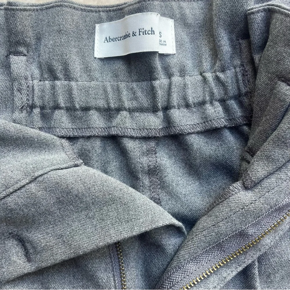 Abercrombie & Fitch Ultra High Rise Grey Trouser Pleated Cuffed Shorts Size S - Picture 5 of 9
